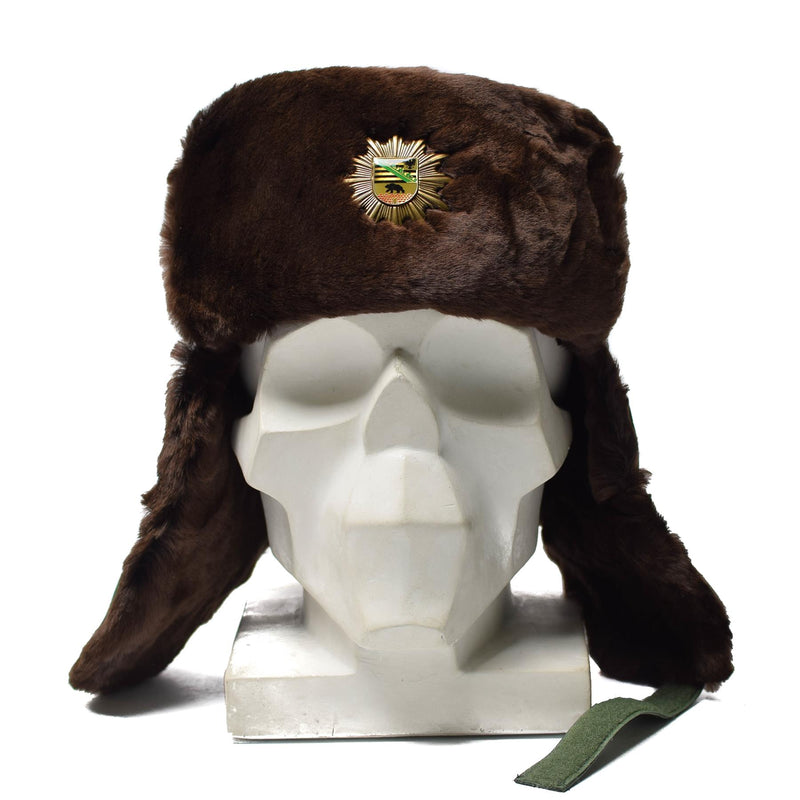 Policía alemana original sombrero de invierno cálido clima frío Fur falso Ushanka Insignia nueva