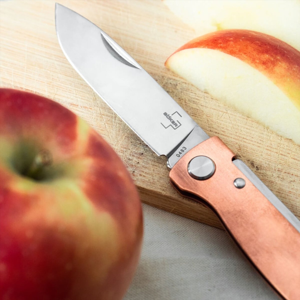Boker Plus Atlas Navaja de bolsillo plegable 12C27 Hoja de acero Mango de cobre Bronce