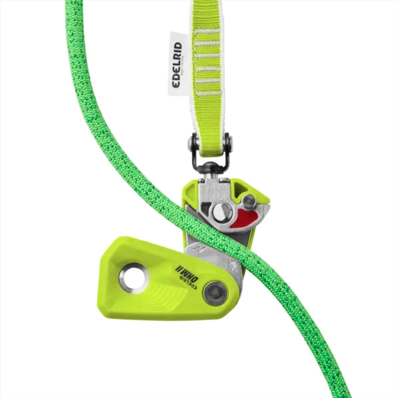 El dispositivo de resistencia de frenado asistido Edelrid OHM ayuda a los cuidadores más ligeros verdes