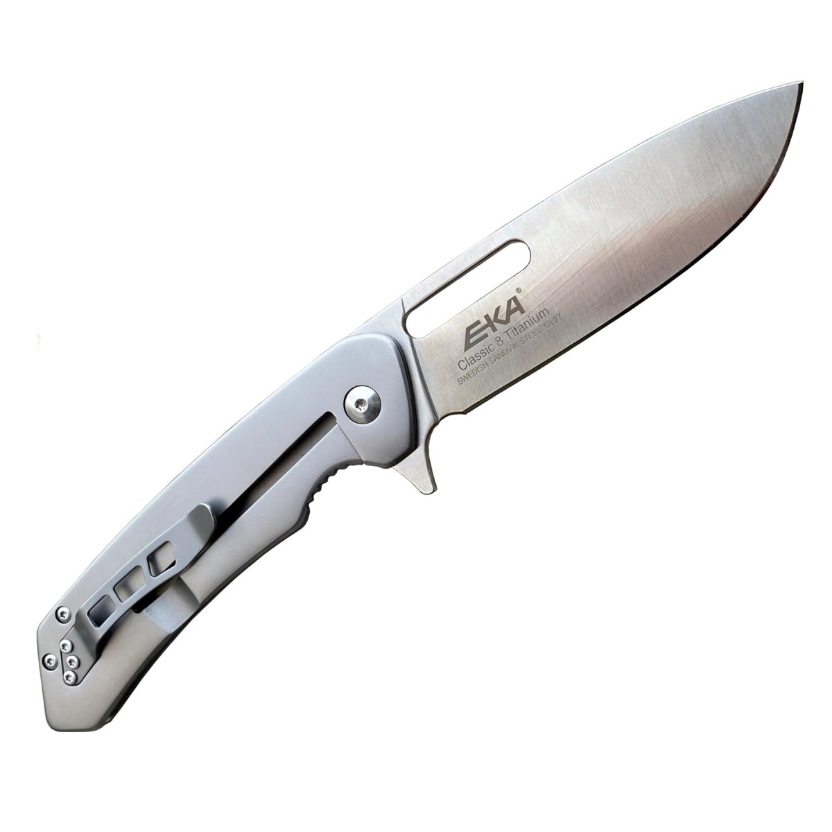 EKA Marca Swedish Classic 8 navaja de bolsillo mango de titanio hoja de acero inoxidable 57 HRC