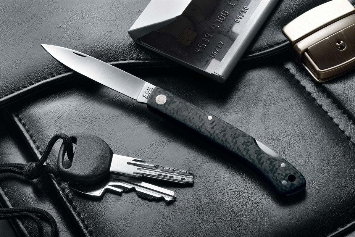 Cuchillo plegable Fox Knives Brand Italy acero inoxidable 440C mango de fibra de carbono