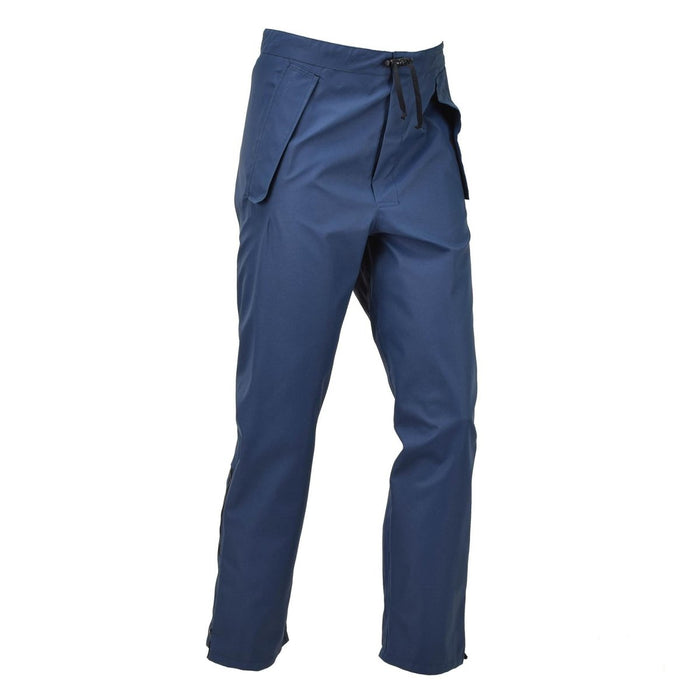 Pantalón impermeable azul genuino British RAF MVP con puños ajustables y múltiples bolsillos para uso exterior y militar.