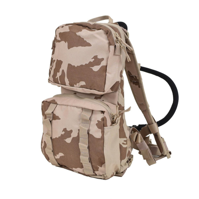 Sistema de mochila de hidratación de camuflaje del desierto del ejército checo con capacidad de 3 litros y correas de sujeción molle, estado nuevo.