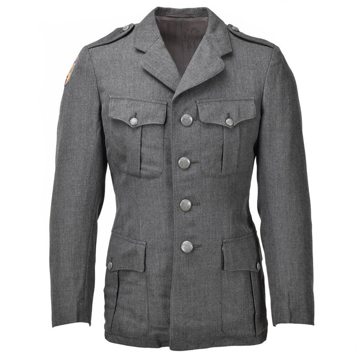 Chaqueta de uniforme militar gris auténtica de las Fuerzas de Defensa Civil Danesas con insignia y frente abotonado para uso formal.