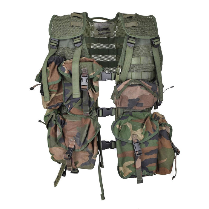 Chaleco táctico militar holandés con bolsas MOLLE modulares de camuflaje forestal de 7 piezas para un equipamiento y durabilidad personalizables.