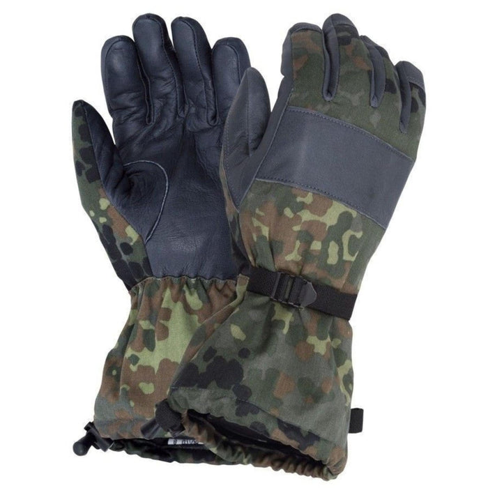Guantes de invierno de camuflaje flecktarn del ejército alemán con empuñadura de cuero y nudillos reforzados para mayor durabilidad y protección.