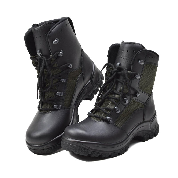 Par de botas de combate militares alemanas genuinas en cuero y textil negro con cordones rápidos y suela antideslizante