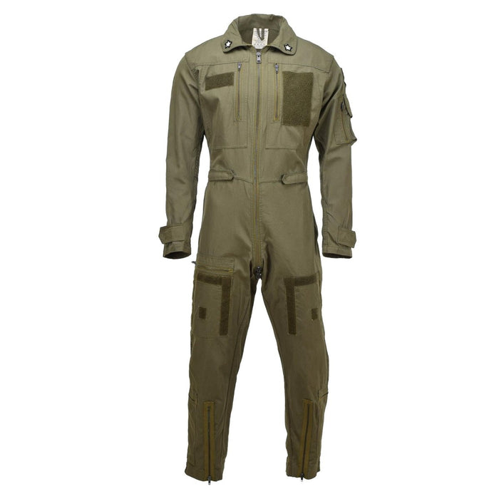 Auténtico traje de vuelo verde oliva del ejército italiano hecho de aramida duradera con bolsillos con cremallera y cierre de cintura ajustable.