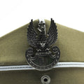 Hombo de visera militar polaco genuino Oficial del Ejército de Polonia Peaked Eagle Cockade NUEVO