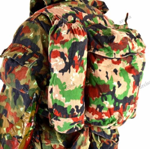 Mochila de francotirador de camuflaje Alpenflage del ejército suizo vintage diseñada para brindar durabilidad y aventuras al aire libre.