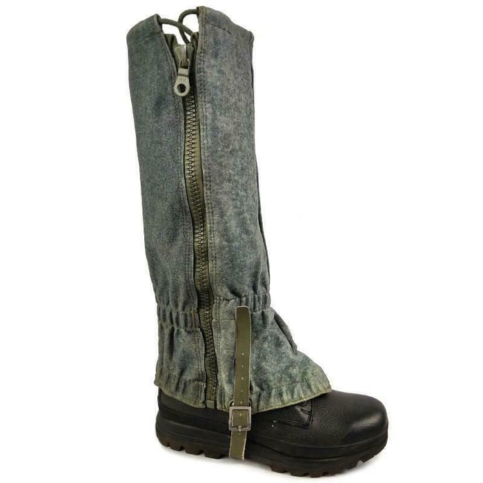 Polainas de auténtica lana militar suiza en color gris con cremallera y correa, diseñadas para clima frío y protección al aire libre.