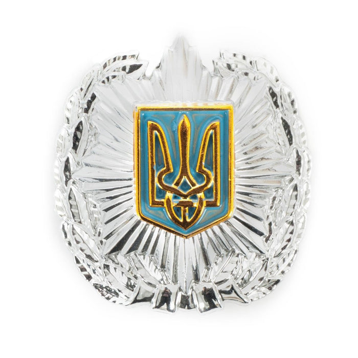 Auténtica insignia de gorra de policía ucraniana con escudo de armas azul y dorado, diseño de corona de laurel plateada y insignia de gorra de oficial.