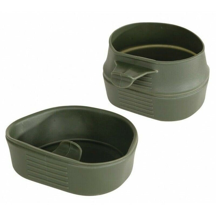 Taza de camping plegable Wildo en color verde, compacta y ligera para aventuras al aire libre.