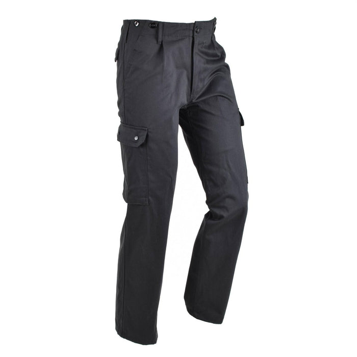 Pantalones cargo BDU negros estilo ejército alemán con múltiples bolsillos, tela duradera y diseño clásico de uniforme de combate.