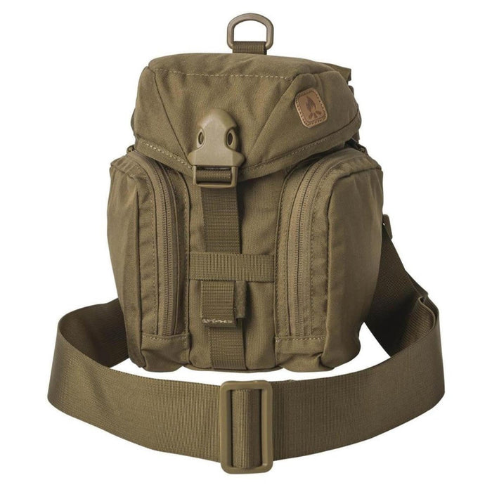 Bolsa Helikon-Tex Essential Kit en cordura verde oliva con presillas MOLLE, correa ajustable y múltiples compartimentos con cremallera.