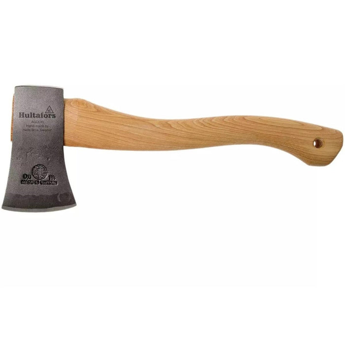 Hacha Hultafors H006SV de acero al carbono forjada a mano con mango de madera de nogal duradero y diseño ergonómico para tareas de corte