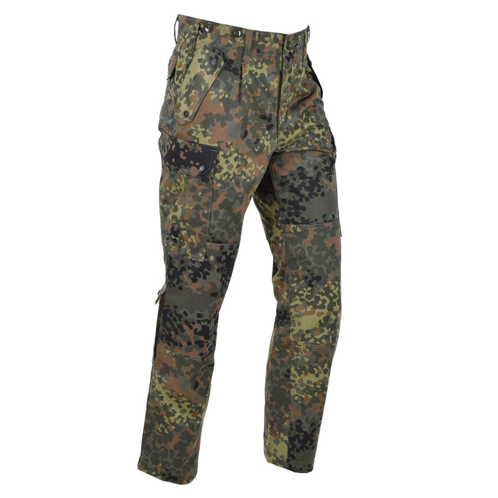 Pantalones Leo Kohler BDU en camuflaje flecktarn de la Bundeswehr con rodillas reforzadas y bolsillos cargo para uso táctico.