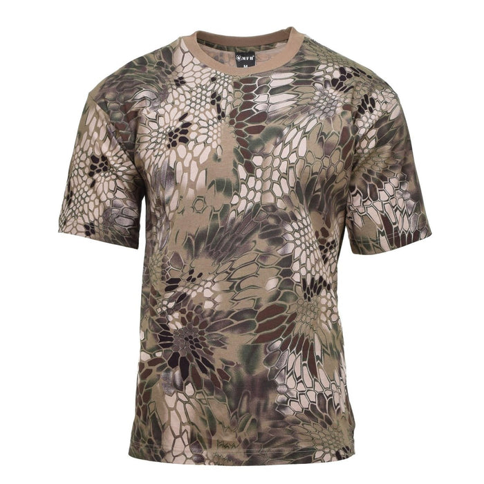Camiseta interior militar de manga corta de la marca MFH de EE. UU. en camuflaje FG de serpiente con tejido ligero y transpirable para uso activo.
