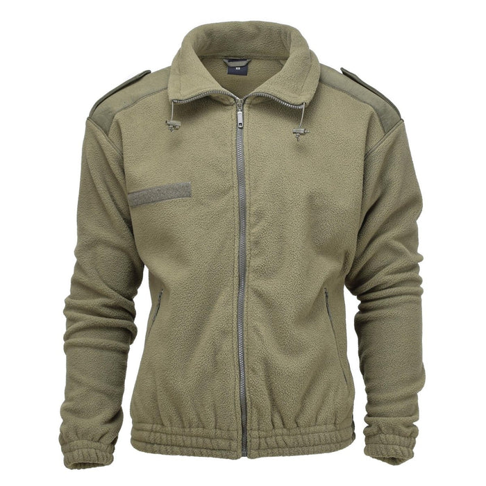 Chaqueta polar estilo militar MIL-TEC de color verde oliva con cremallera frontal, aislamiento térmico y diseño reforzado para climas fríos al aire libre.