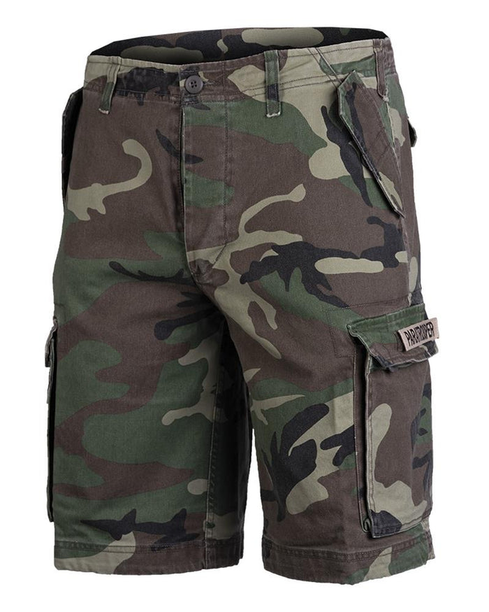 Pantalones cortos cargo de camuflaje de bosque prelavado estilo paracaidista militar alemán Mil-Tec con bolsillos seguros y tela duradera.