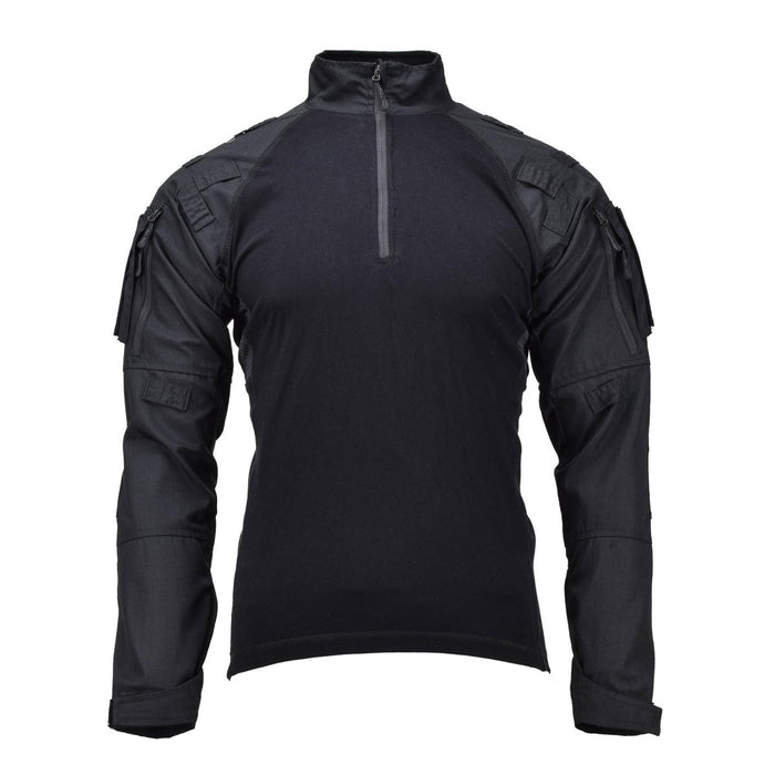 Camisa de combate táctica Mil-Tec negra con codos acolchados, cuello con cremallera y múltiples presillas de sujeción para equipo.