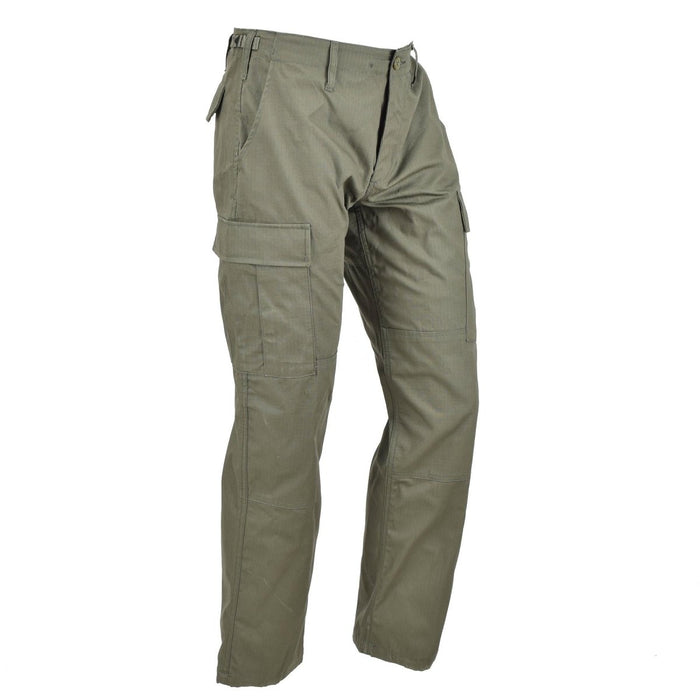 Pantalones BDU ripstop color oliva estilo Mil-Tec U.S. Army con bolsillos cargo, duraderos y livianos para uso en exteriores.