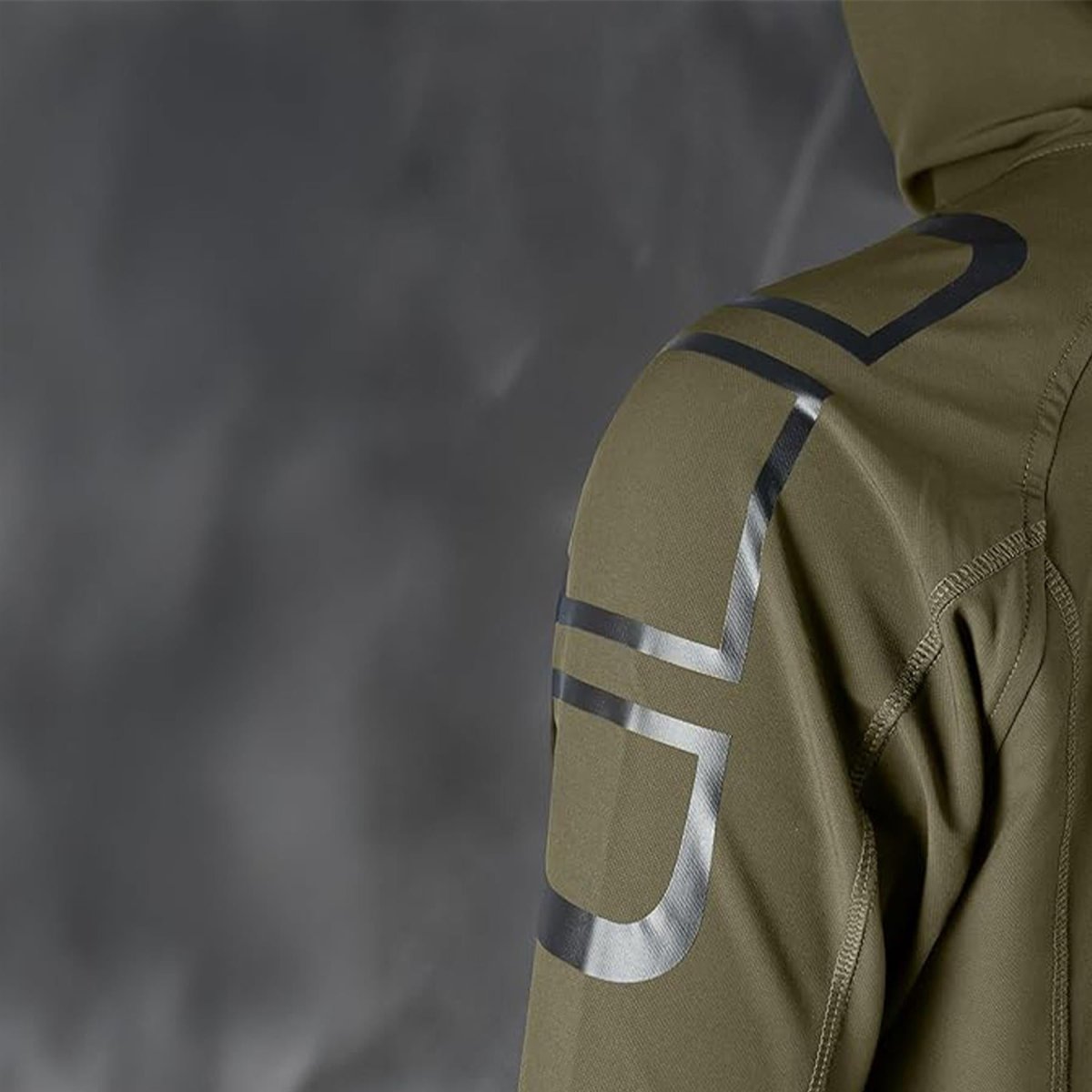Chaqueta repelente al agua MIL-TEC Flex-Tech Softshell ligero y elástico con capucha