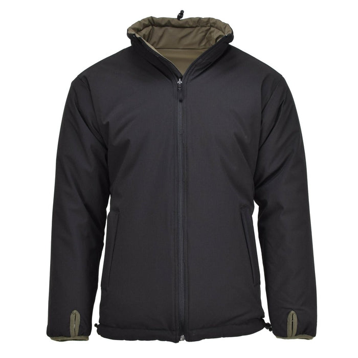 Lado negro de la chaqueta reversible militar alemana MIL-TEC para clima frío con aislamiento resistente al viento y características ajustables.