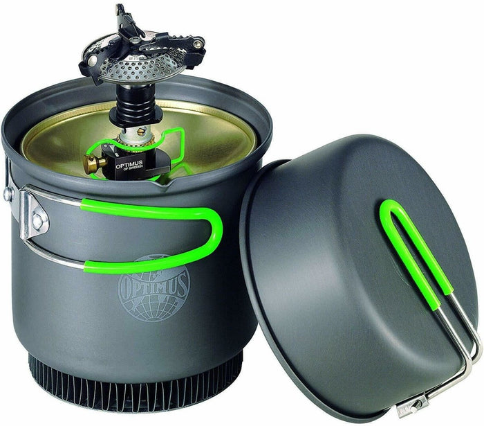 Estufa de gas compacta para camping Optimus Crux Weekender HE con quemador plegable y utensilios de cocina livianos para cocinar eficientemente al aire libre.