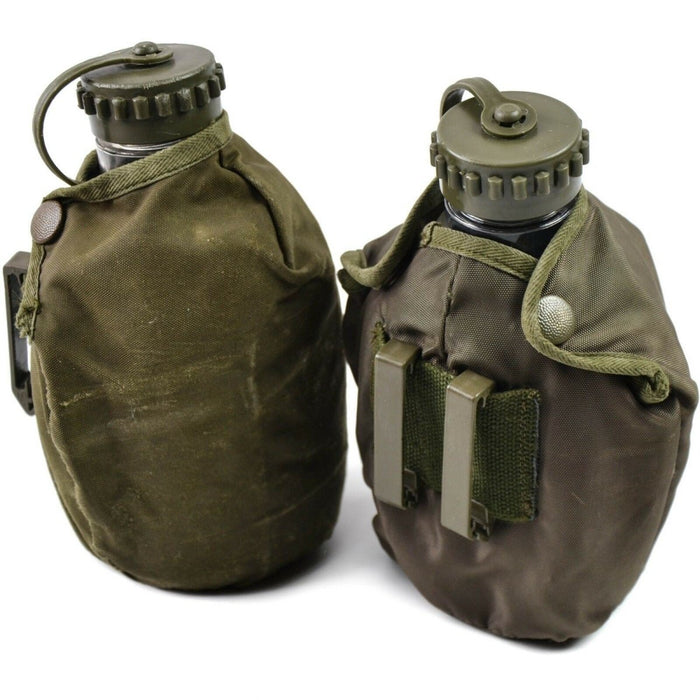 Petacas militares originales del ejército austriaco con botellas de plástico duraderas y bolsas de nailon para sujetarlas fácilmente al cinturón.
