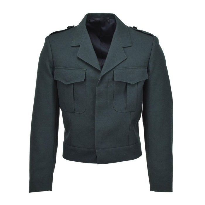 Original chaqueta blusa belga de lana verde militar con bolsillos abotonados y talle alto, estilo militar excedente.