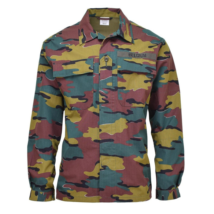 Camisa de combate de campo original del ejército belga con estampado de camuflaje en forma de rompecabezas, confeccionada con tejido ripstop duradero y diseño funcional.