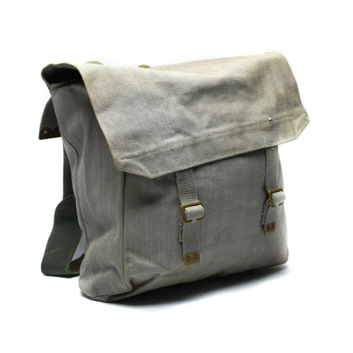 Mochila de lona gris M37 original del ejército británico con cierres de hebilla y diseño espacioso de excedente militar.