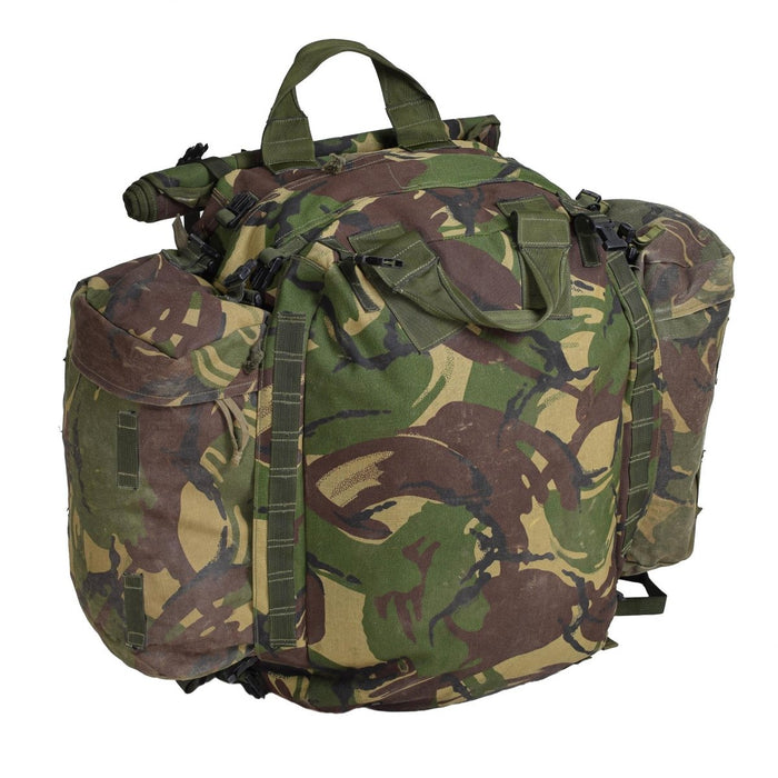 Mochila táctica militar británica original con estampado de camuflaje, múltiples compartimentos y correas acolchadas para los hombros para practicar senderismo y acampar.