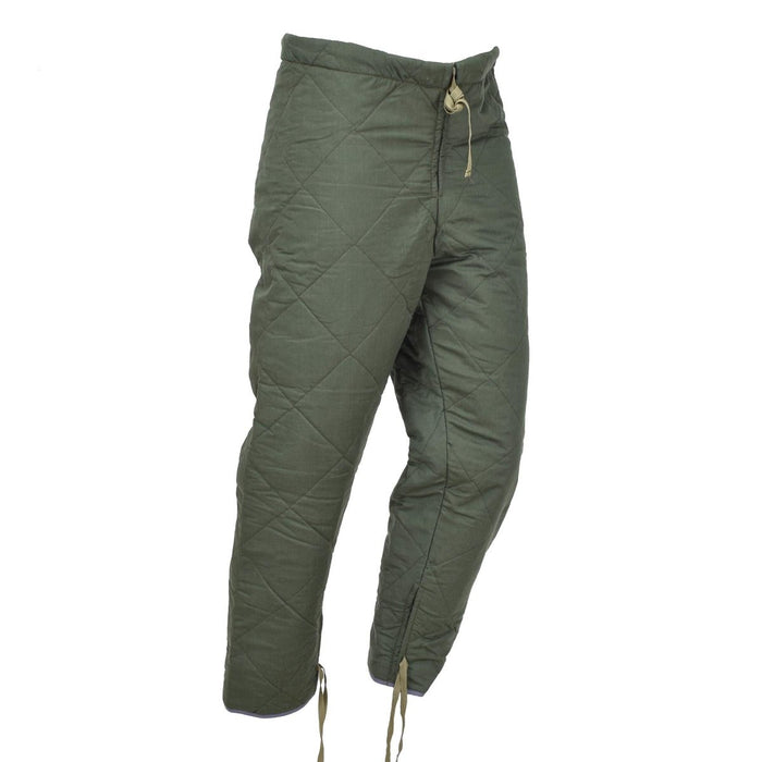 Pantalones térmicos de invierno originales del ejército checo en color verde oliva con cintura ajustable y tobillos con cordón para mayor calidez.