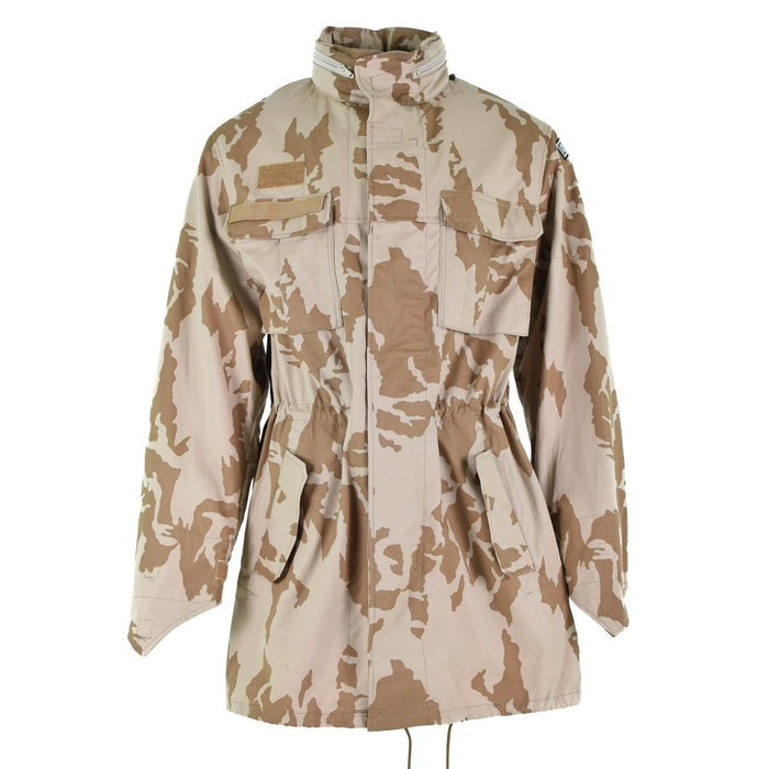 Parka cortavientos original del ejército checo en camuflaje del desierto con diseño táctico y calidad militar excedente.