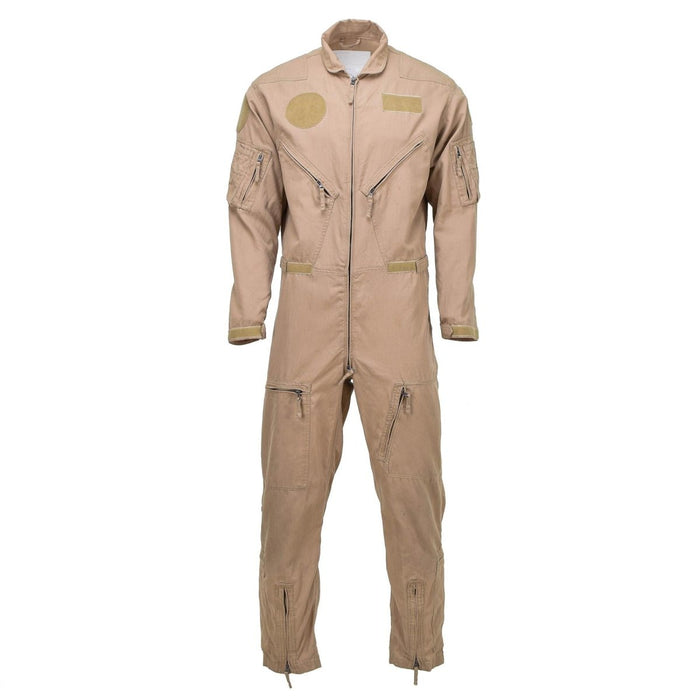 Mono de vuelo de aramida color caqui original de las Fuerzas Aéreas del Ejército Holandés con múltiples bolsillos y puños ajustables para mayor durabilidad y comodidad.