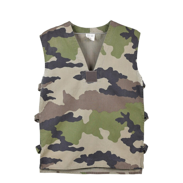Chaleco de combate táctico original del ejército francés en camuflaje F2 CCE, duradero y diseñado para un uso versátil en exteriores.