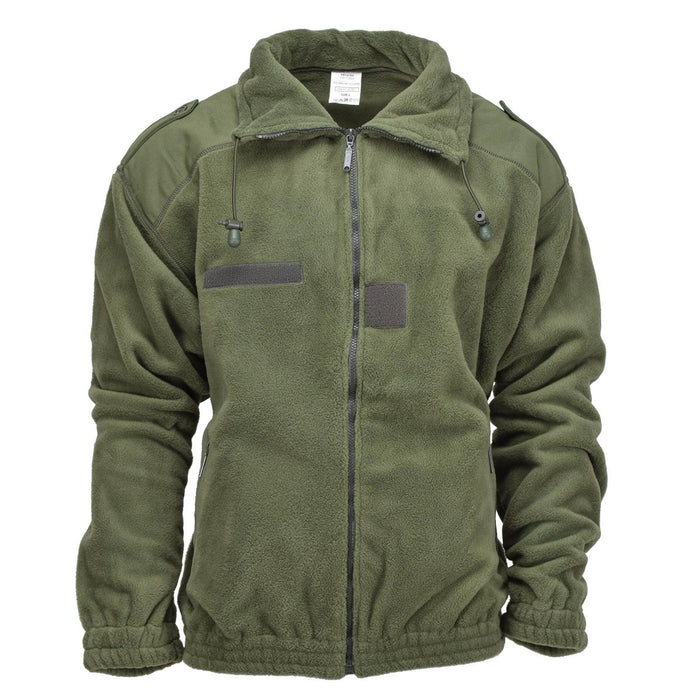 Original chaqueta polar militar francesa de color verde oliva con cuello alto, codos reforzados y cuello ajustable para abrigarse al aire libre.