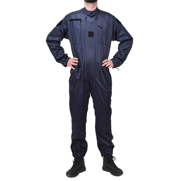 Mono de policía francés antiestático, azul, largo completo, con múltiples bolsillos y puños elásticos, usado por una persona de pie