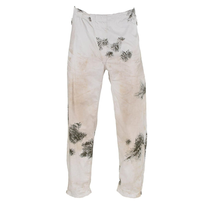 Pantalón original de camuflaje militar alemán para nieve con cintura elástica y tirantes, diseñado para condiciones invernales y de nieve.