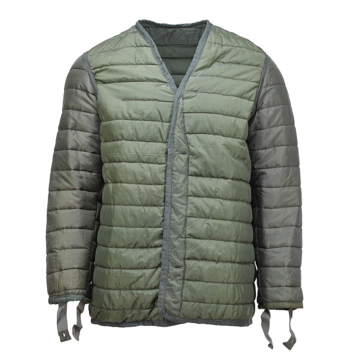 Chaqueta con forro acolchado M65 original del ejército griego en verde, aislada para brindar calidez y diseñada para caber dentro de una chaqueta de campo M65.