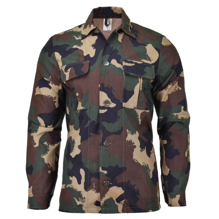 Blusa de campo de combate de camuflaje del ejército húngaro original camisa excedente militar con bolsillos delanteros y cierre de botón