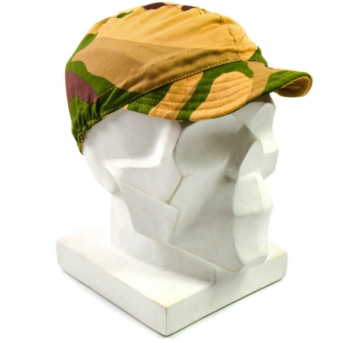 Gorra de campo de camuflaje del desierto del ejército italiano original tamaño 58/59 cm en cabeza de maniquí blanca, estilo sombrero tropical de verano