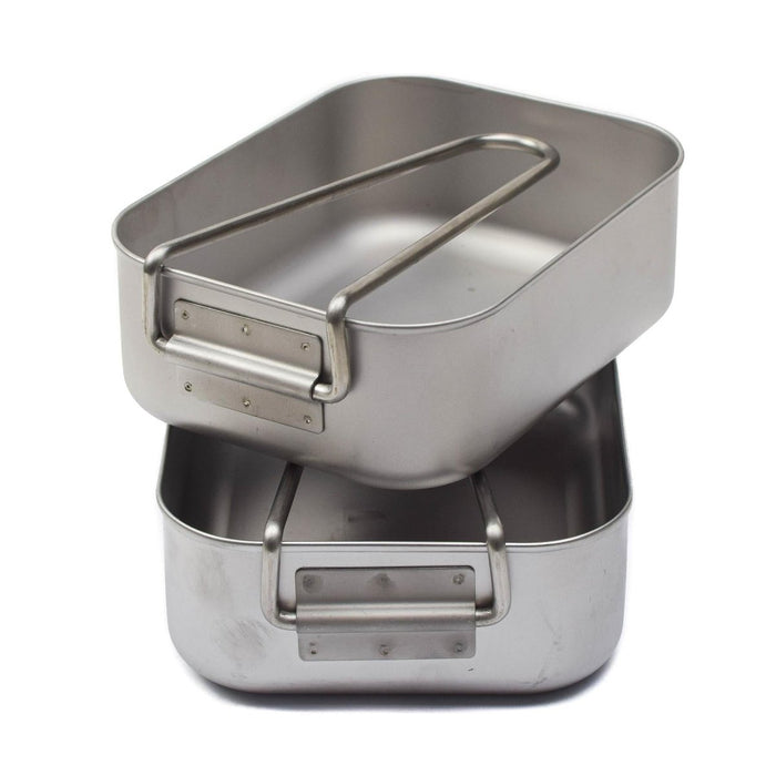 Juego de recipientes militares originales de acero inoxidable, vajilla compacta de dos piezas para camping y exteriores para uso rudo.