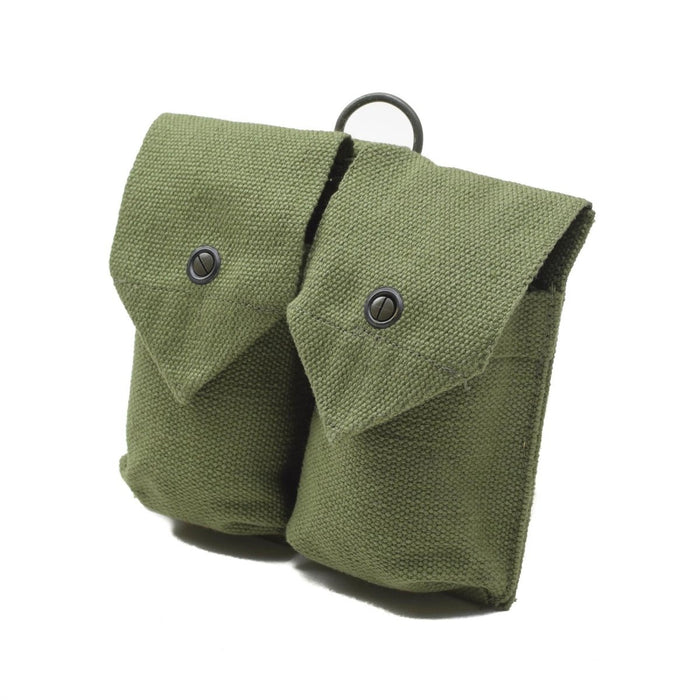 Original bolsa de munición doble vintage del ejército noruego hecha de lona verde duradera con dos compartimentos y cierres a presión.