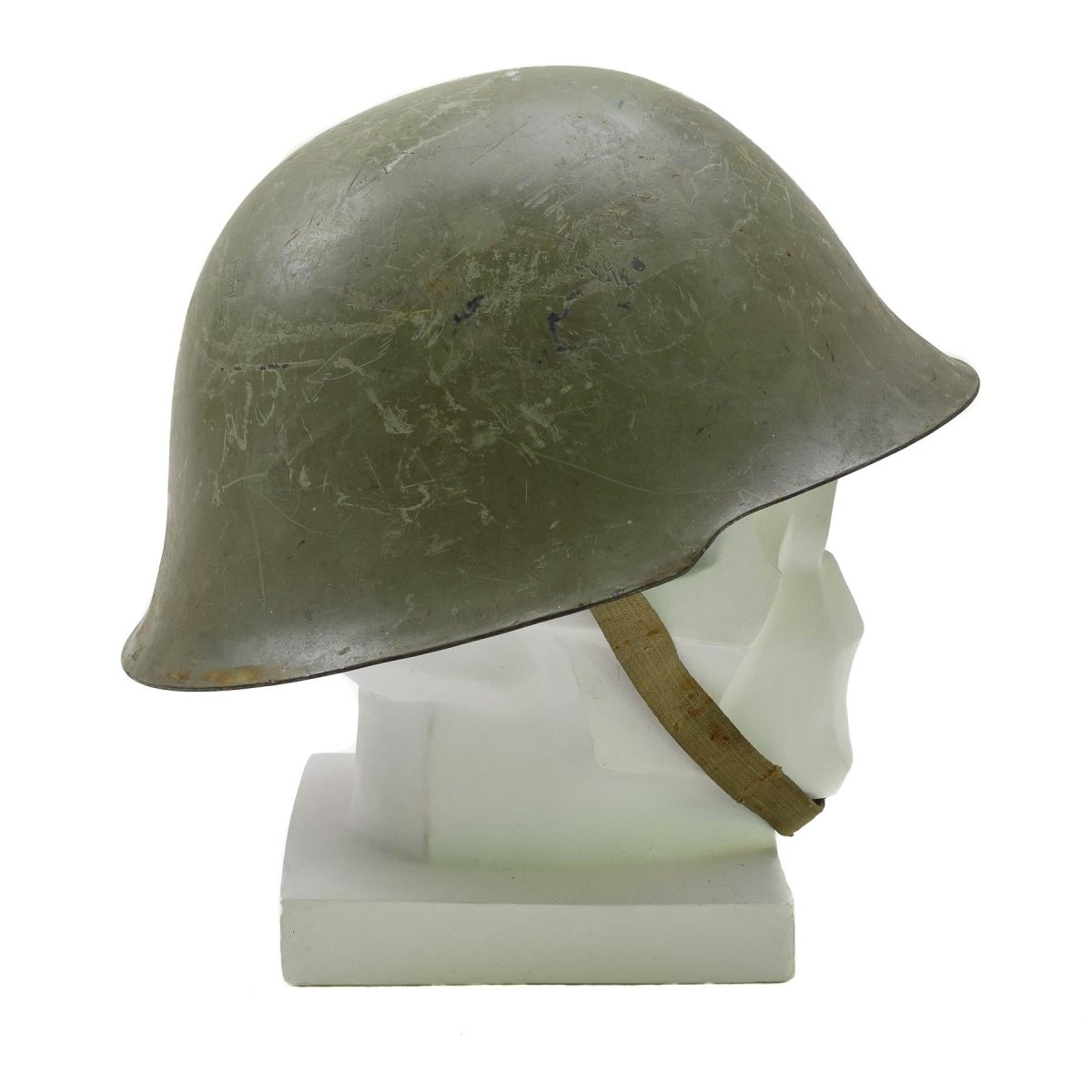 Casco de acero táctico serbio original con revestimiento de engranajes de combate oliva