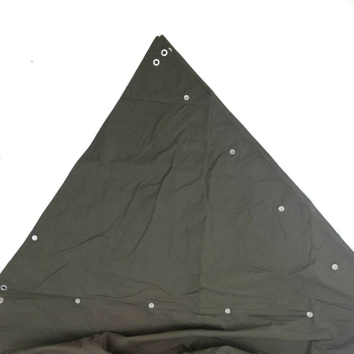 Medio poncho de refugio del ejército sueco verde oliva hecho de material duradero resistente al agua con ojales metálicos para un uso versátil