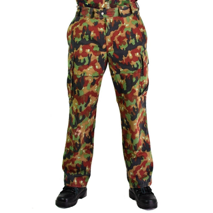 Pantalones originales del ejército suizo M83 combate Alpenflage Camo pantalones de campo NUEVO - GoMilitar
