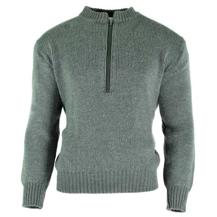 Jersey original del ejército suizo M74 de lana virgen gris con cremallera de un cuarto, puños elásticos y cinturilla para mayor calidez y durabilidad.